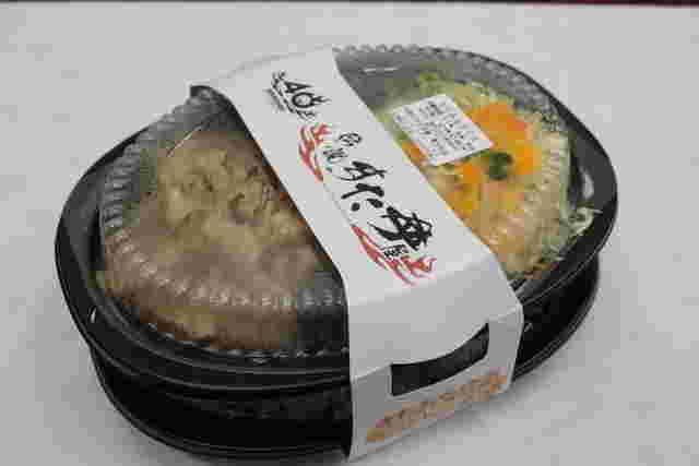 すた丼の持ち帰り容器