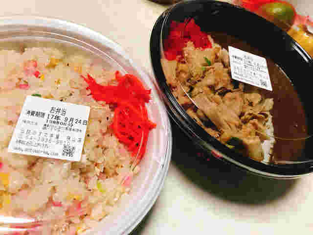 すた丼の持ち帰りチャーハンとカレー