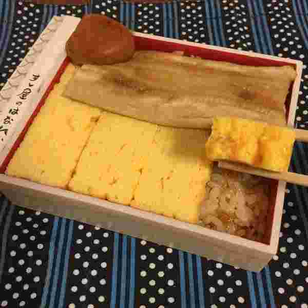 すし屋のはなれ、たまご重