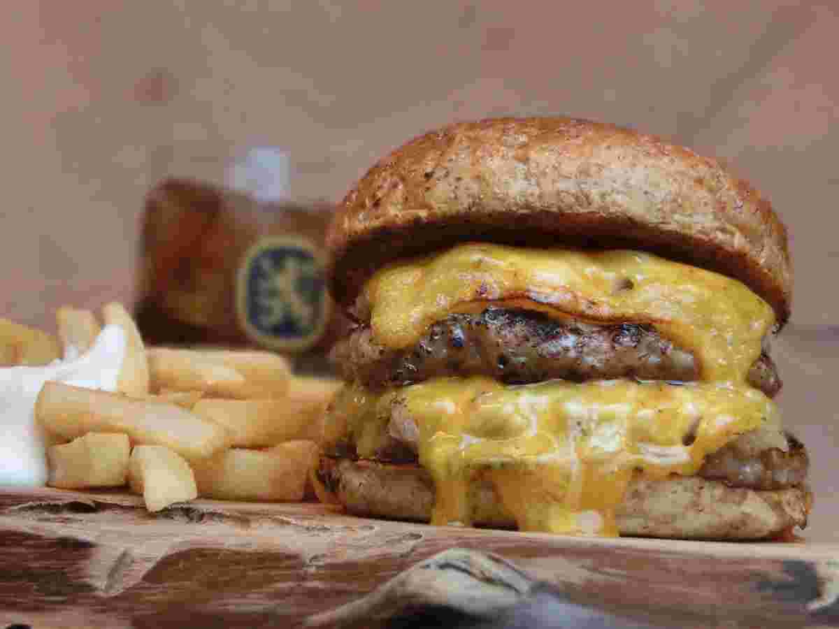 エッセンサッポロのワイルドチーズバーガー