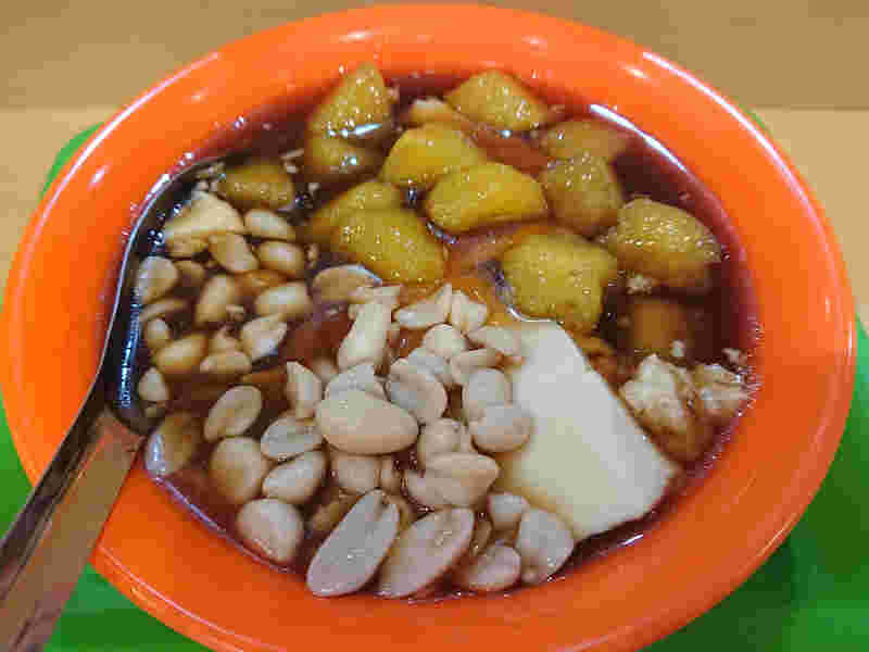 サツマイモ団子入りのピーナッツ豆花