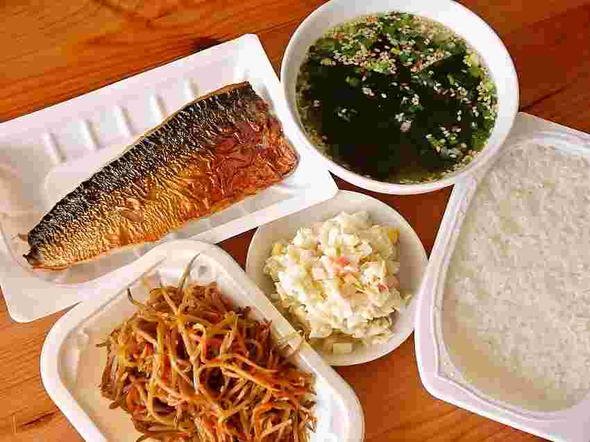 コンビニの食品各種