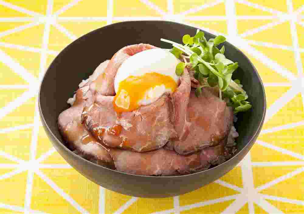 ローストビーフ丼の温玉のせ