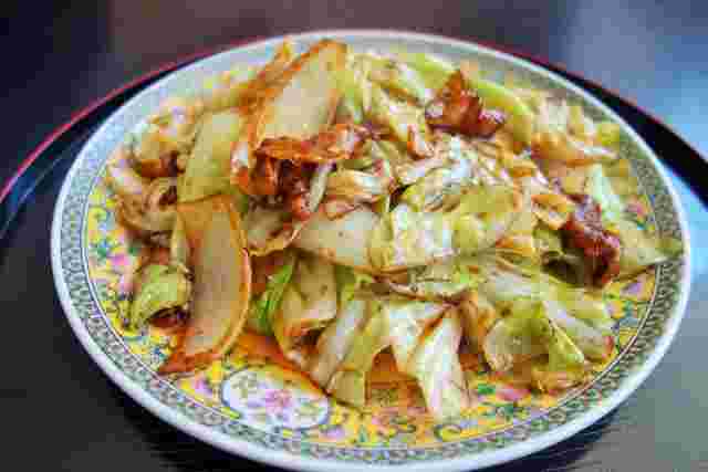 お皿に盛り付けされた野菜炒め