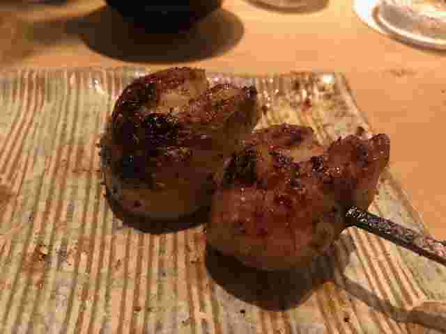 皿に盛りつけられたそり串