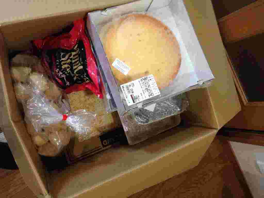 コストコから届いた段ボールと中身