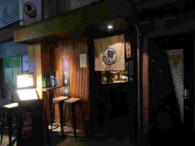 神田とりそば なな蓮の外観