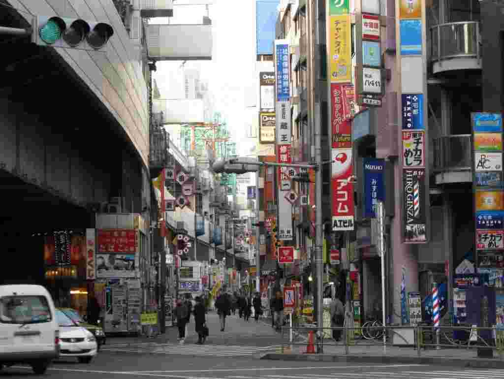 神田ガード下にある神田一番街