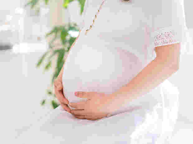 妊婦のお腹の画像