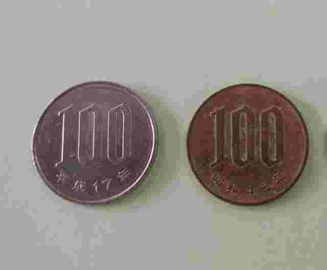 2枚の100円玉