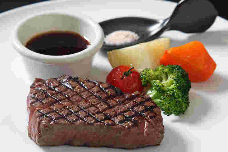 ステーキに調理された牛肉