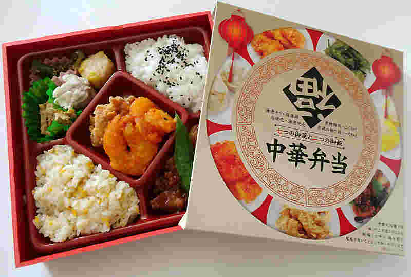 品川駅の駅弁「中華弁当七つの御菜と二つの御飯」パッケージと中身