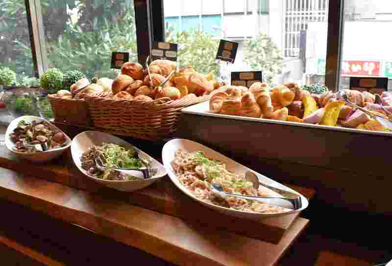 三宮に在るレストラン「レガリエッタ」のバイキングランチ