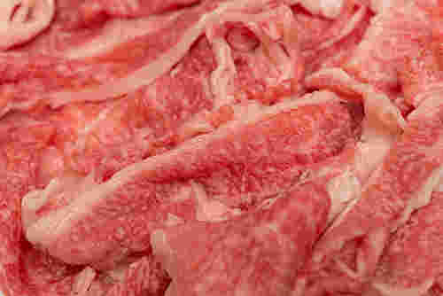 重なり合っている細切れ牛肉