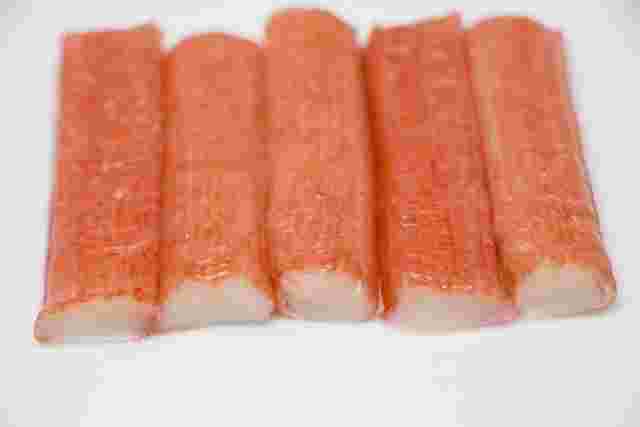 セロハンがついているカニカマ