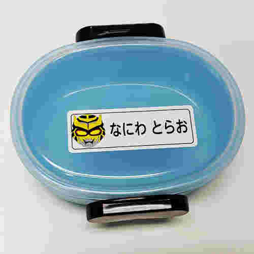 プラスチックに貼られたシール