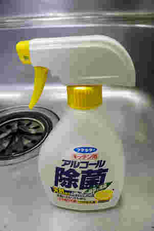 アルコールスプレーをゴキブリ駆除に使う