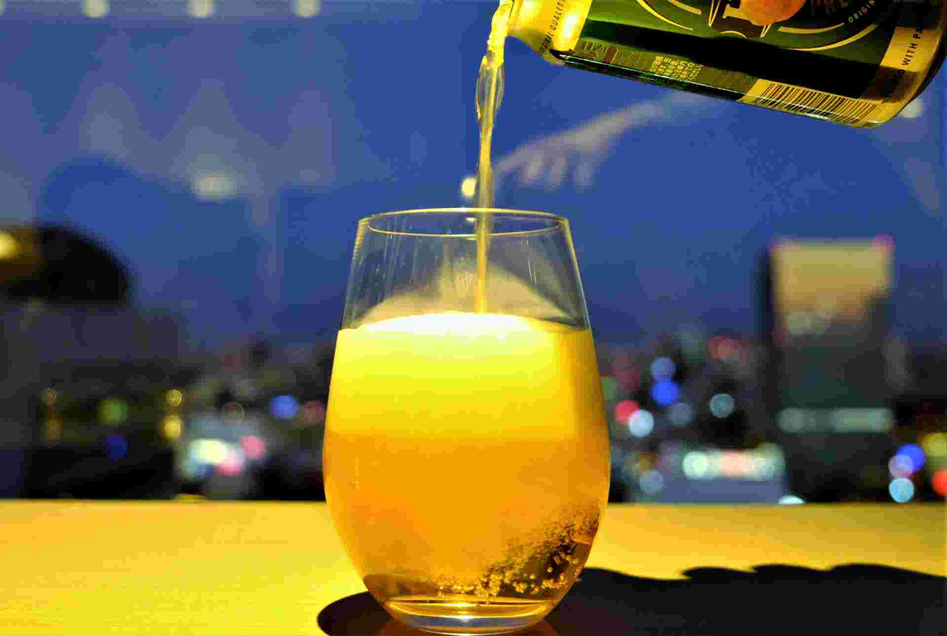 グラスに注がれるビール