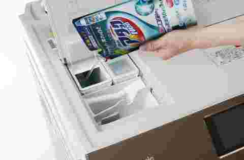 二層式洗濯機に柔軟剤を入れる