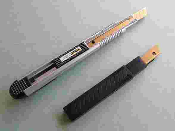 金の刃のカッター2種
