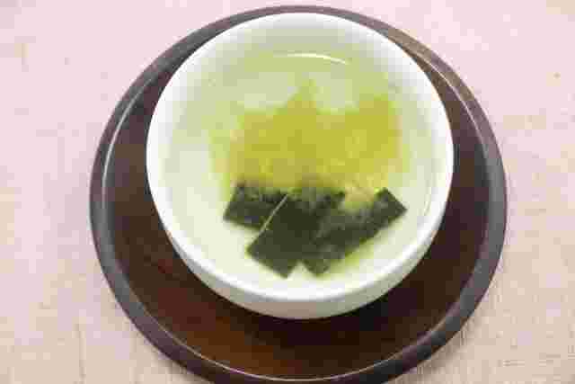 3枚の昆布が入った昆布茶