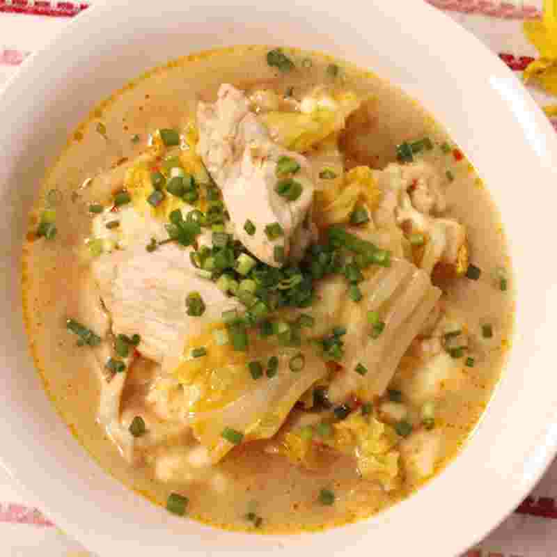 白菜と鶏肉で！ピリ辛とろーりチーズ煮込み