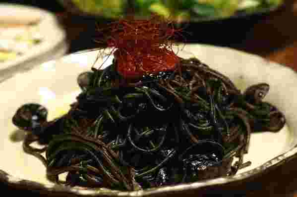 イカスミのスパゲティ