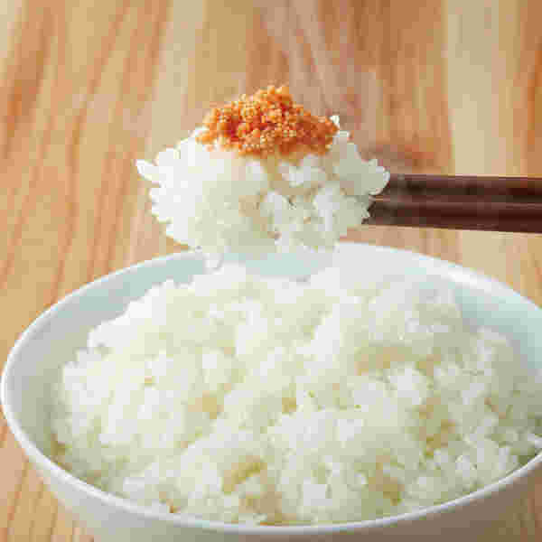 白米の上に『ごはんとまらんらん♪』の明太子を乗せて