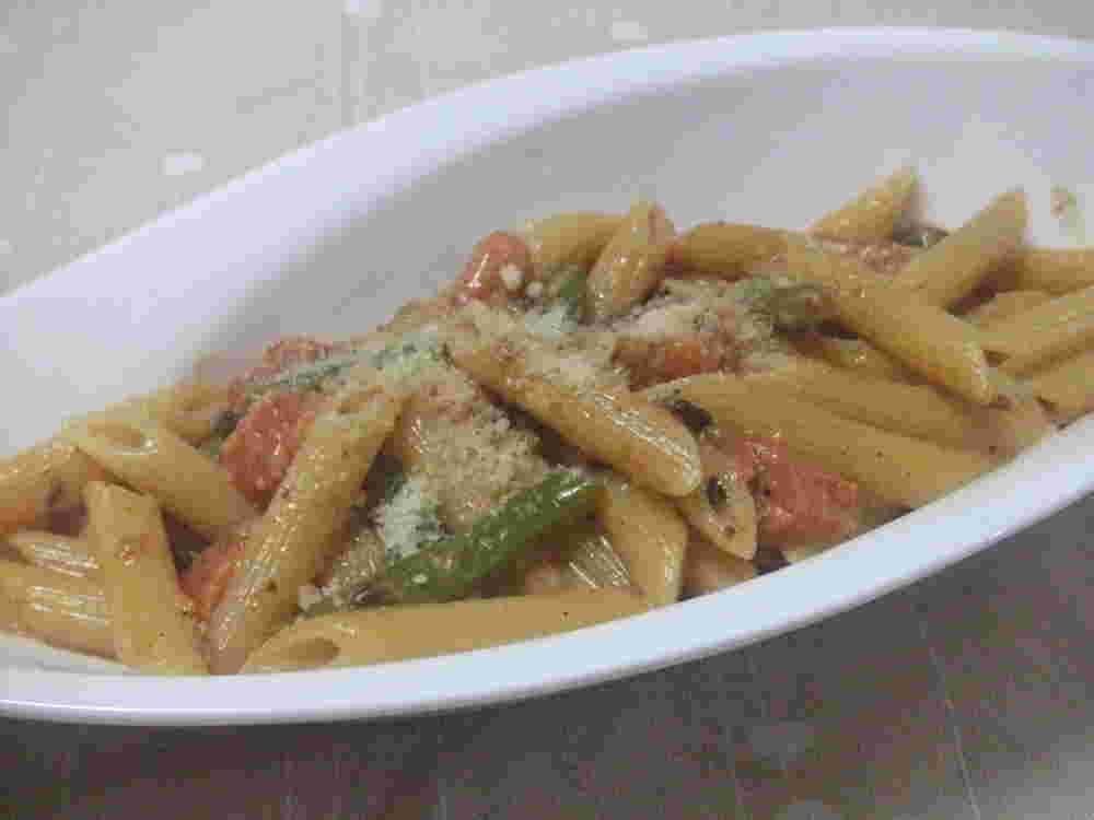 黒にんにくのコクまろトマトクリームパスタ