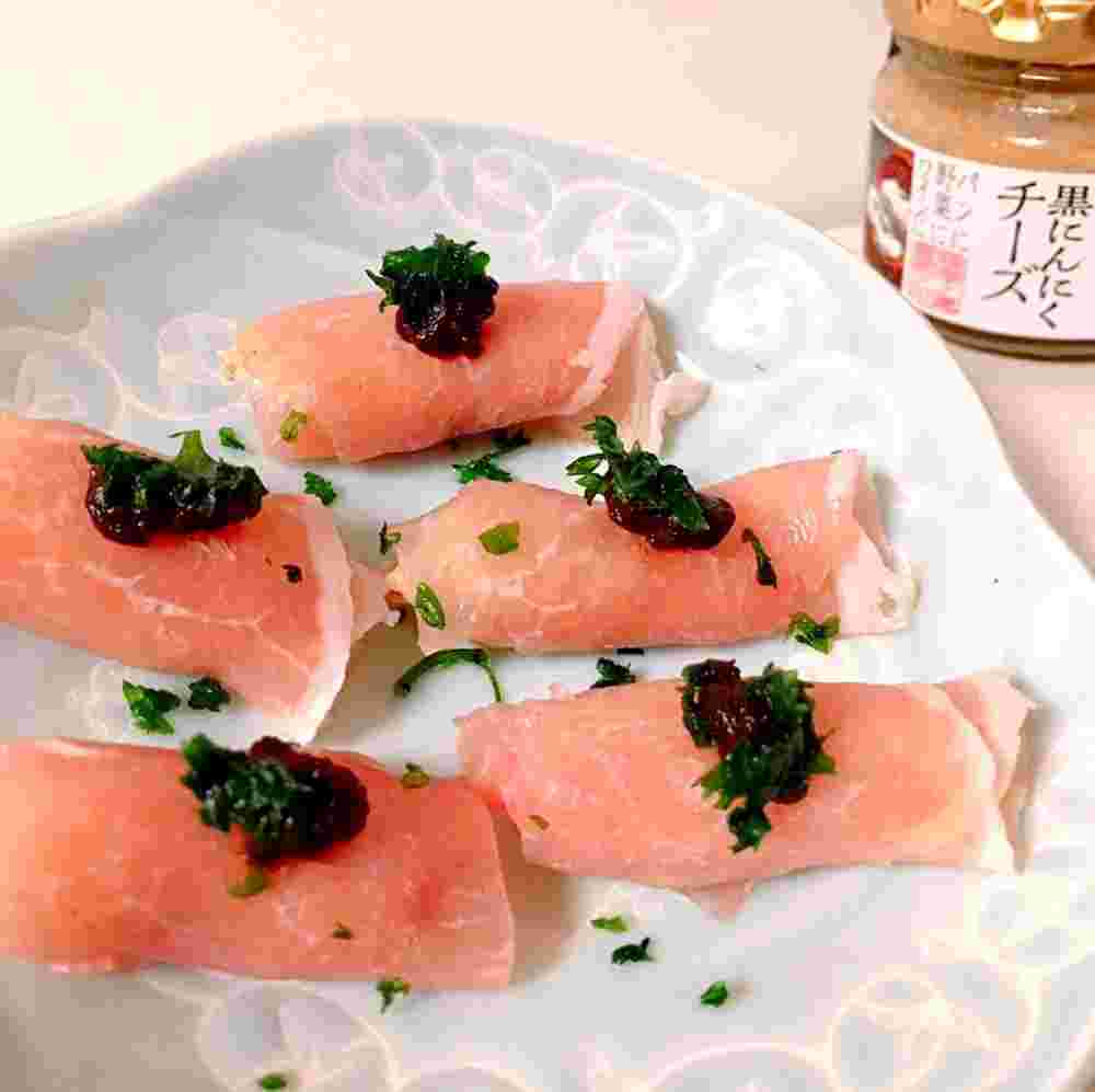 生ハムと薫の黒にんにくチーズ