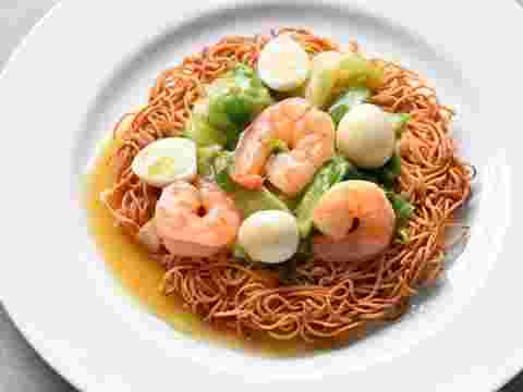 ブラックタイガー使用揚げそうめんのえびレタスあんかけ