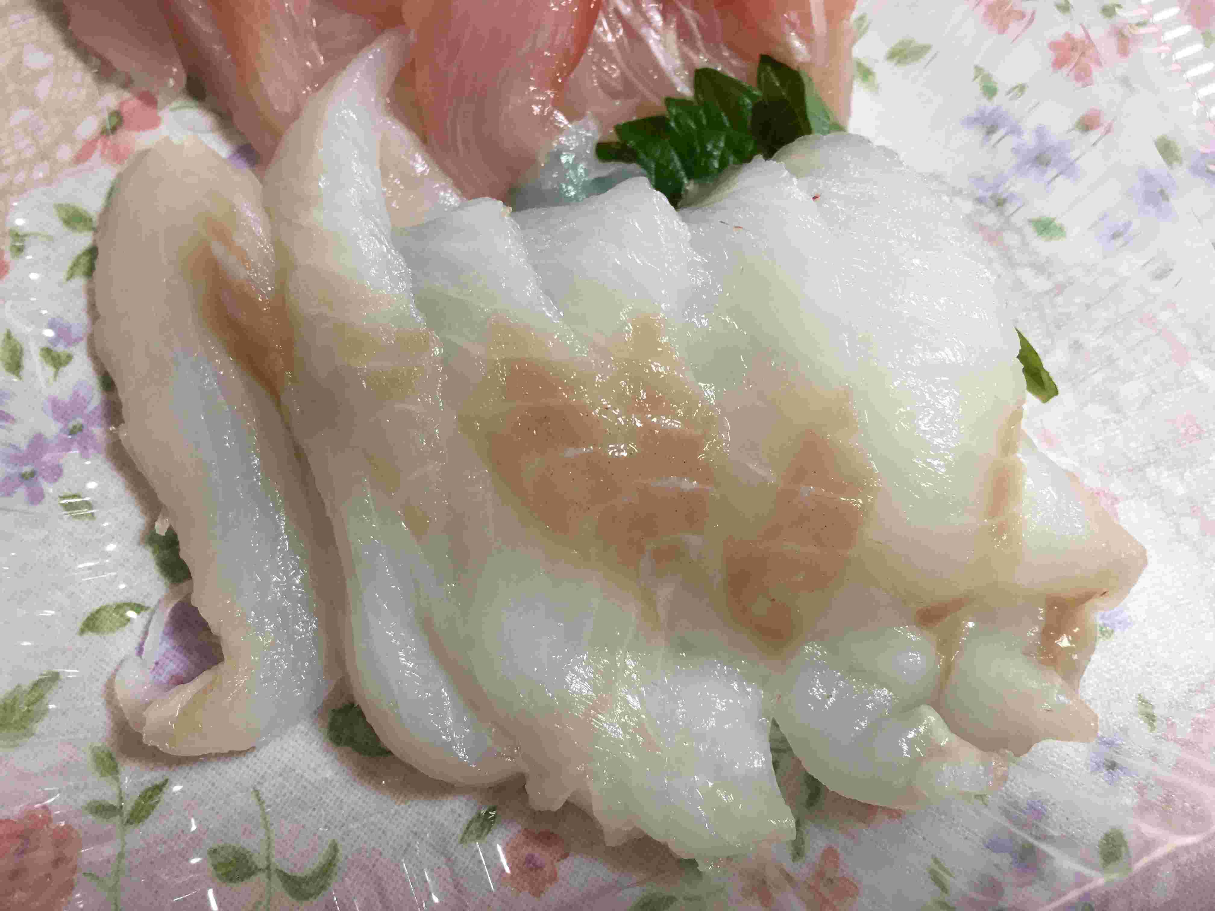 刺身にしたアイナメ