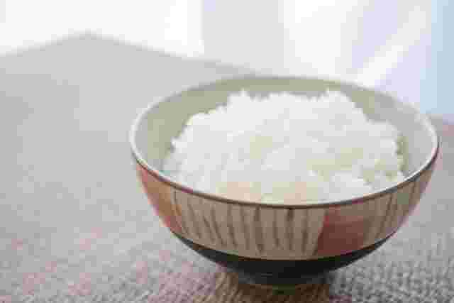 茶碗に盛られたごはん