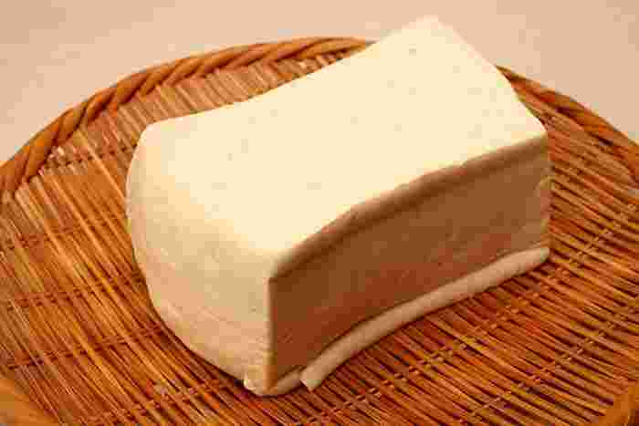 笊の上の島豆腐の画像