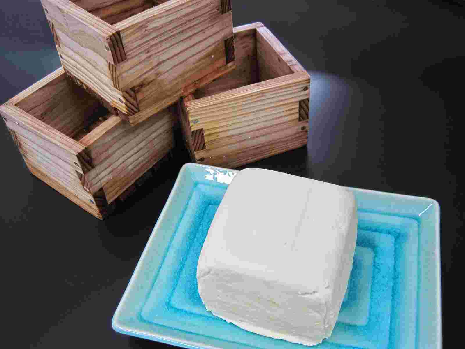 皿に盛られた島豆腐