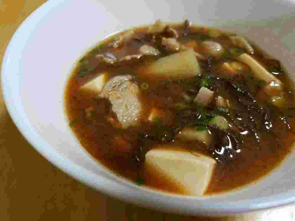もずくと豚バラの トロトロ 味噌煮のもずくスープ