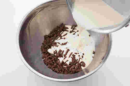 生クリームとチョコでチョコホイップ