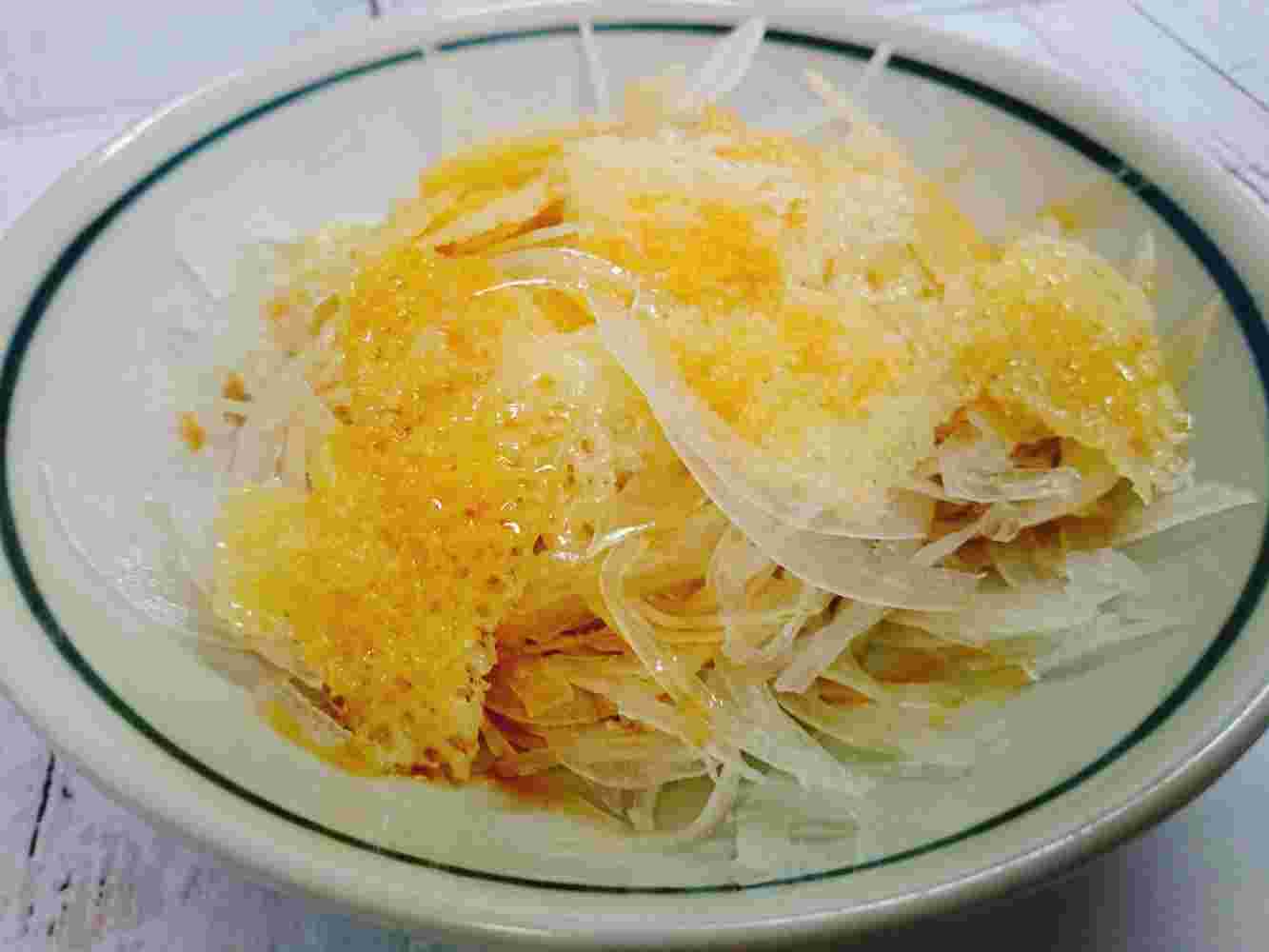 オニオンスライスとチーズのおつまみ