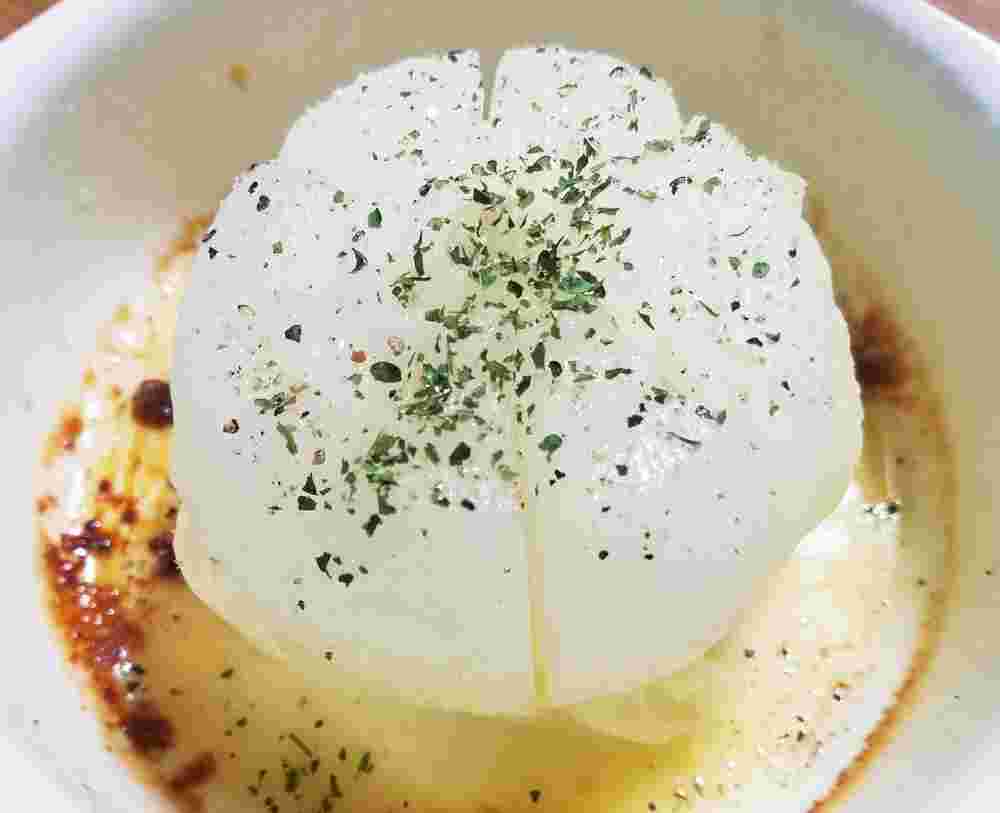 味覇とバターで味付けした新玉ねぎのレンジ蒸し