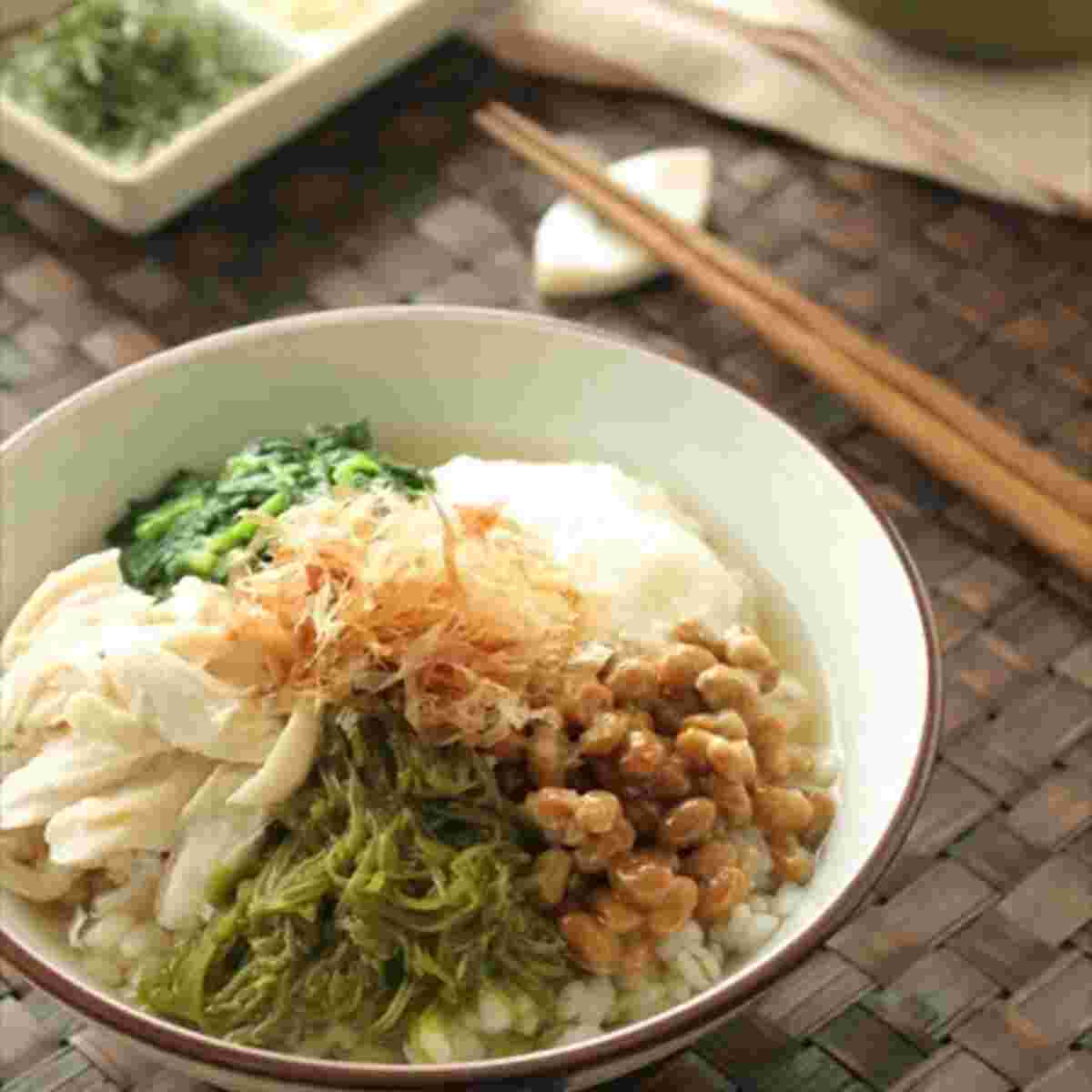 ネバネバ食材のだし納豆茶漬け
