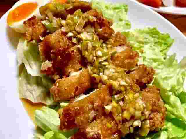 鶏もも肉を使った油淋鶏