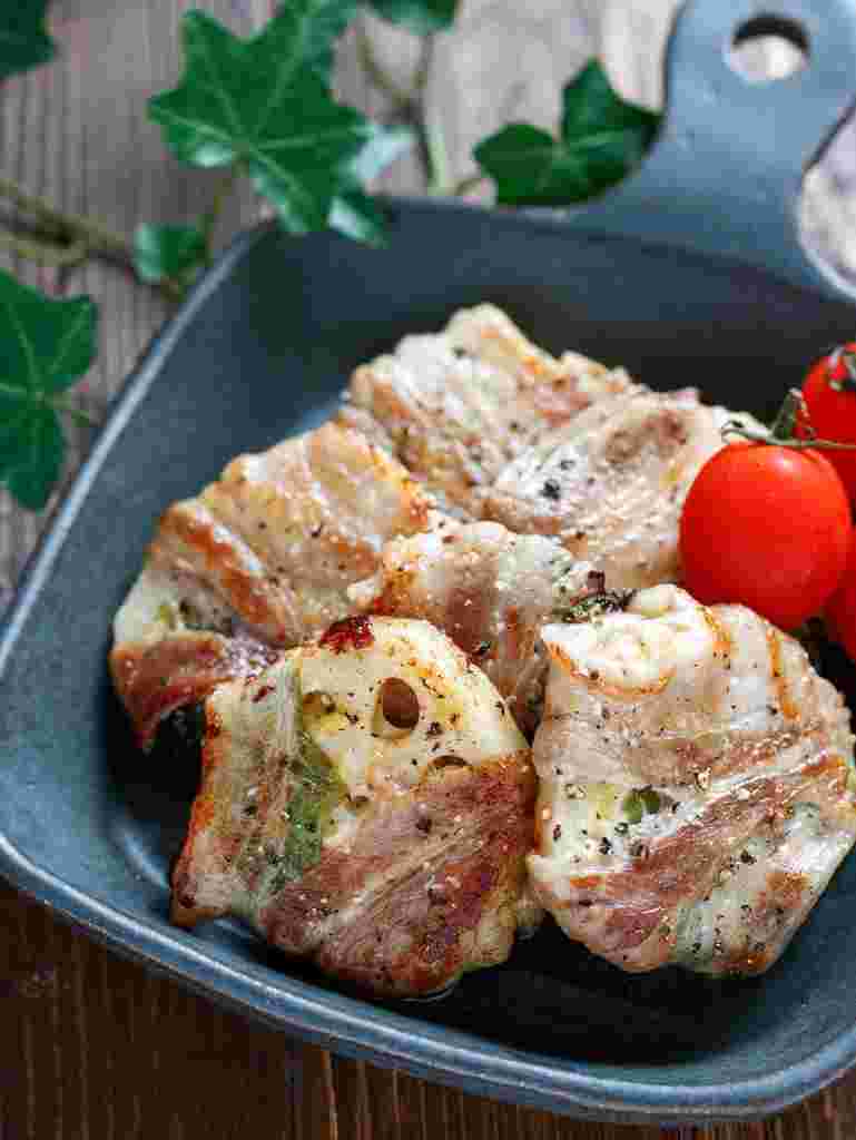 辛子蓮根を肉で巻いた料理