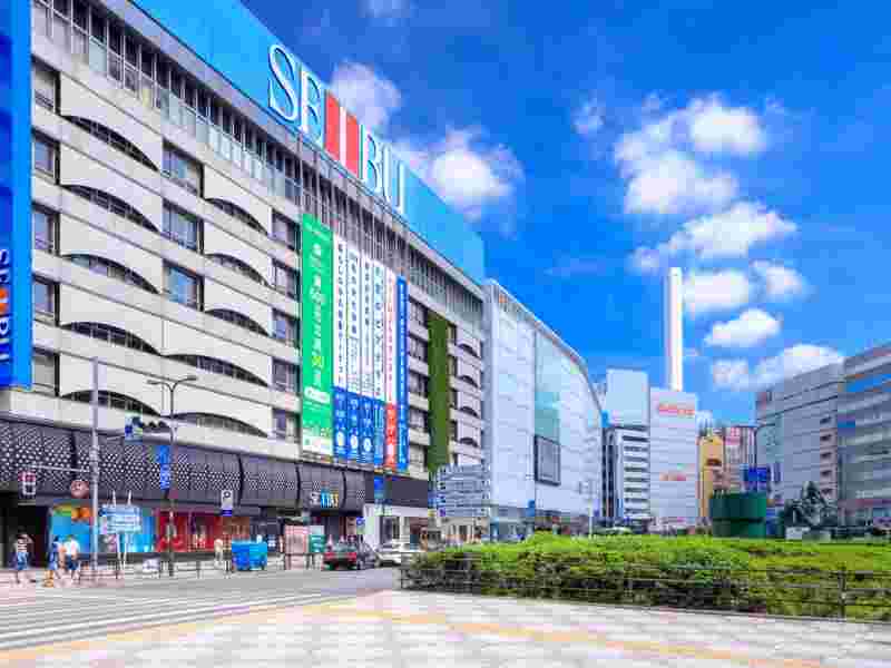 西武池袋本店と青空