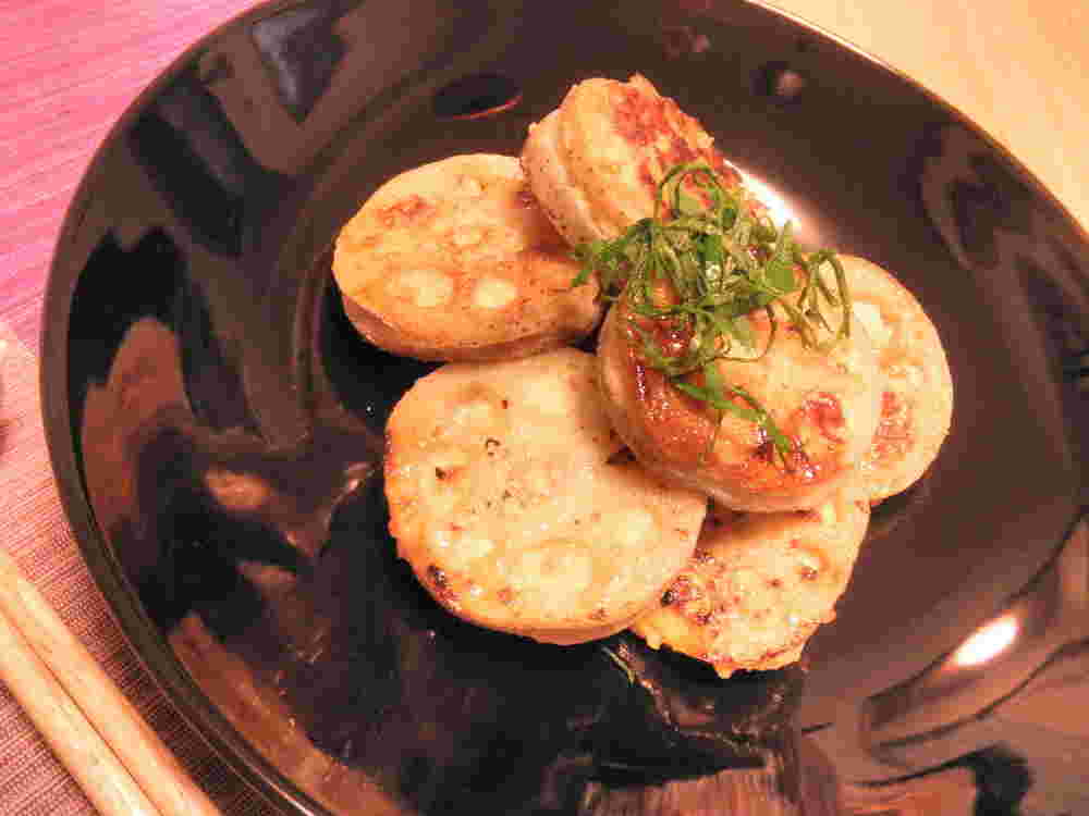 ひき肉を辛子蓮根で挟んだ料理