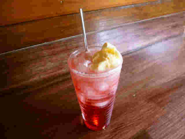 赤いクリームソーダ