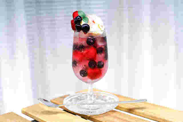 ミックスベリーのクリームソーダ