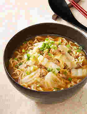 白菜とひき肉たっぷりのラーメン