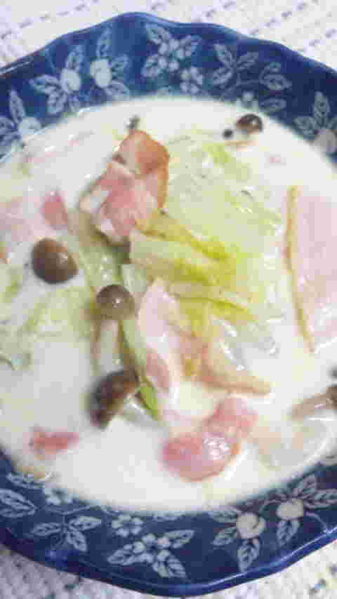 白菜とベーコンとしめじのクリームスープ