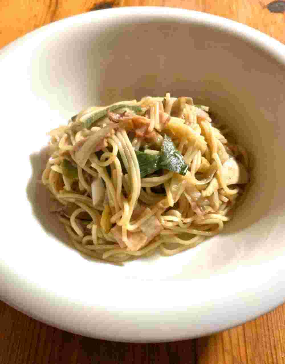 ネギとベーコンのバター醤油パスタ
