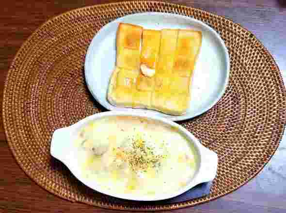 食パンとシーフードグラタン